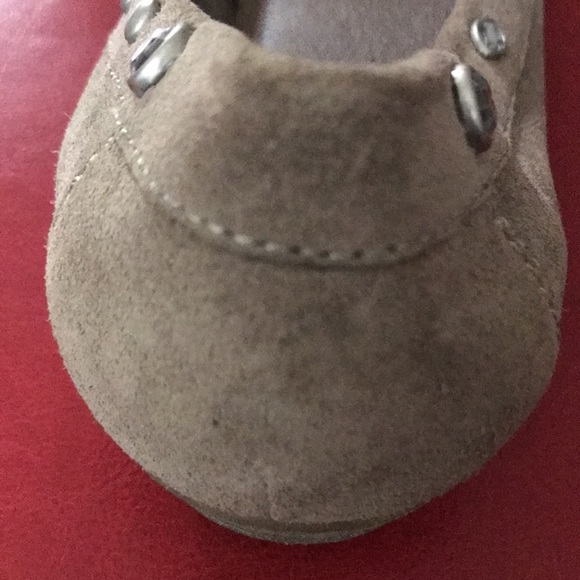 B. MAKOWSKY SUEDE FLATS - Picture 5 of 7